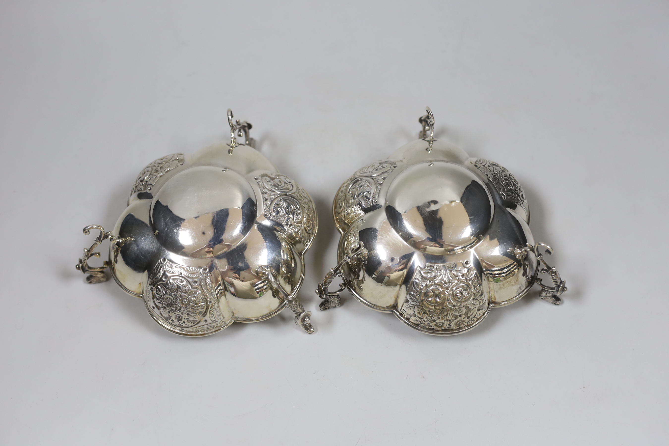 A pair of George V silver tri-handled bonbon dishes, Horace Woodward & Co Ltd, Birmingham, 1912, diameter 12.5cm, 8.4oz.